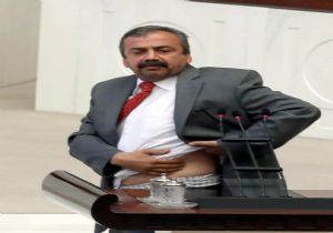 MECLİS KÜRSÜSÜNDE SOYUNDU!